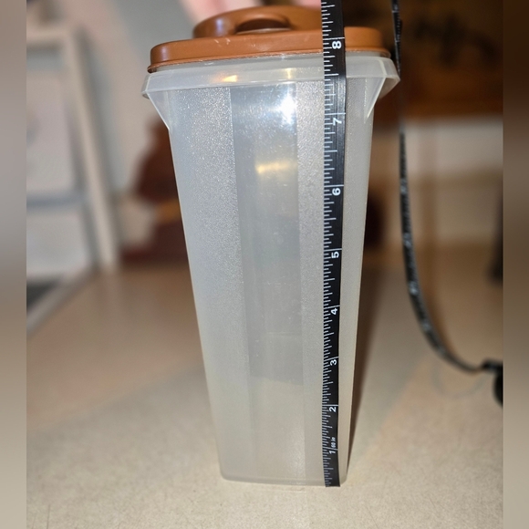 Vintage Tupperware Cereal Keeper with Brown Lid - Picture 5 of 6